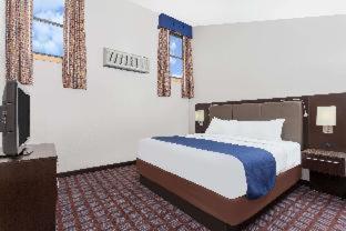 Days Inn By Wyndham Woodbury Long Island Room photo