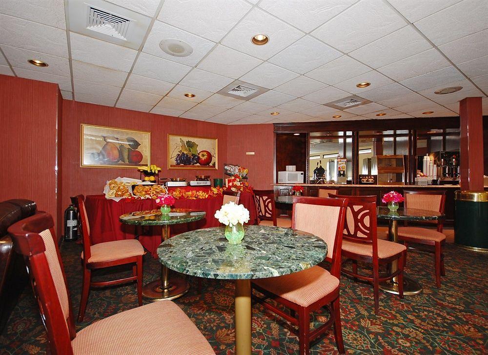 Days Inn By Wyndham Woodbury Long Island Exterior photo